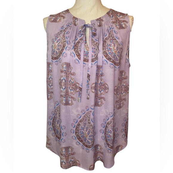 Violet & Claire Tops - Violet & Claire Sleeveless Lavender & Paisley Print Blouse Size Large